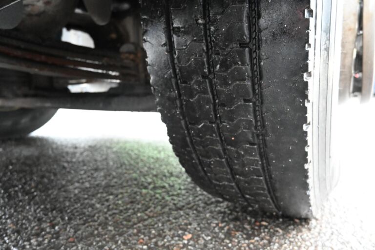 Sisu E13 450 6x2 Koukku / Lavetti