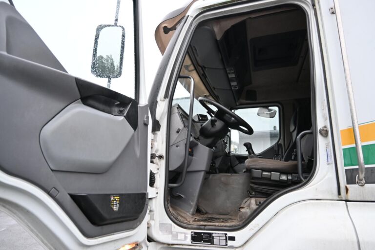 Sisu E13 450 6x2 Koukku / Lavetti