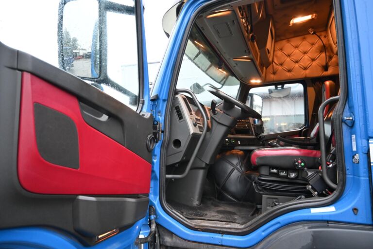 Volvo FM460 8x4*4 Tulossa