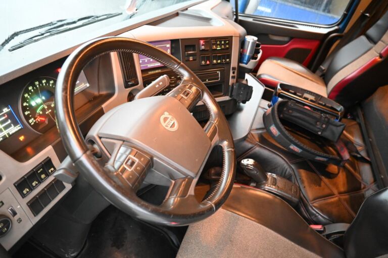 Volvo FM460 8x4*4 Tulossa