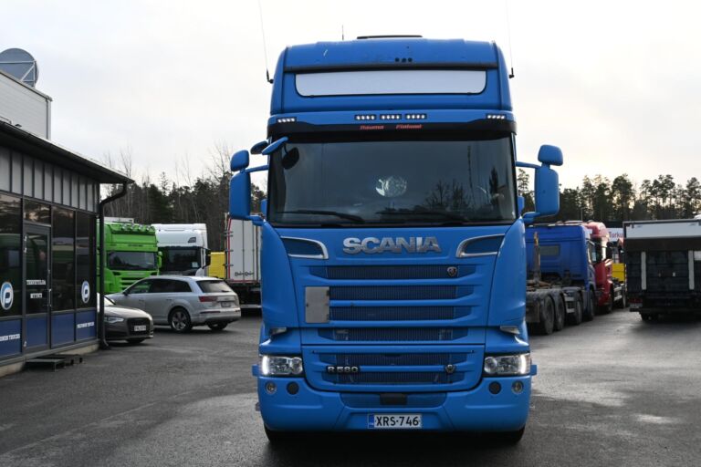 Scania R580 6x4 vetopöytäauto