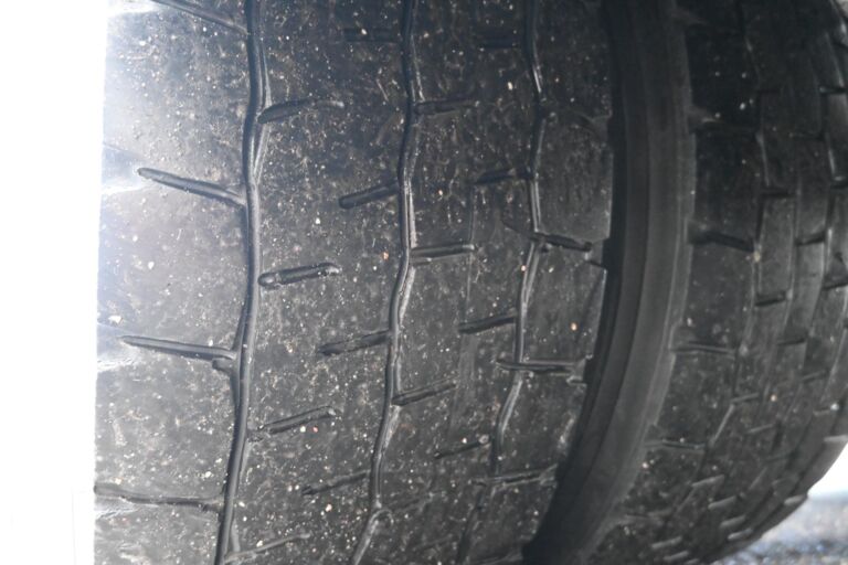 Scania R580 6x4 vetopöytäauto