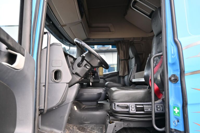 Scania R580 6x4 vetopöytäauto