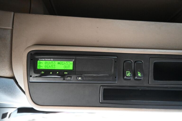 Scania R580 6x4 vetopöytäauto