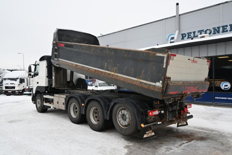 Volvo FMX500 8x4 maansiirtoauto