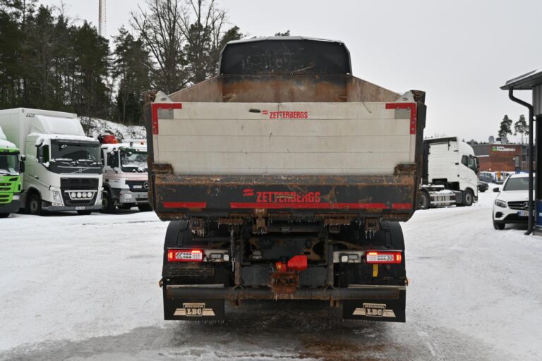 Volvo FMX500 8x4 maansiirtoauto