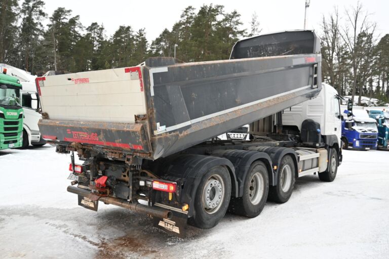 Volvo FMX500 8x4 maansiirtoauto