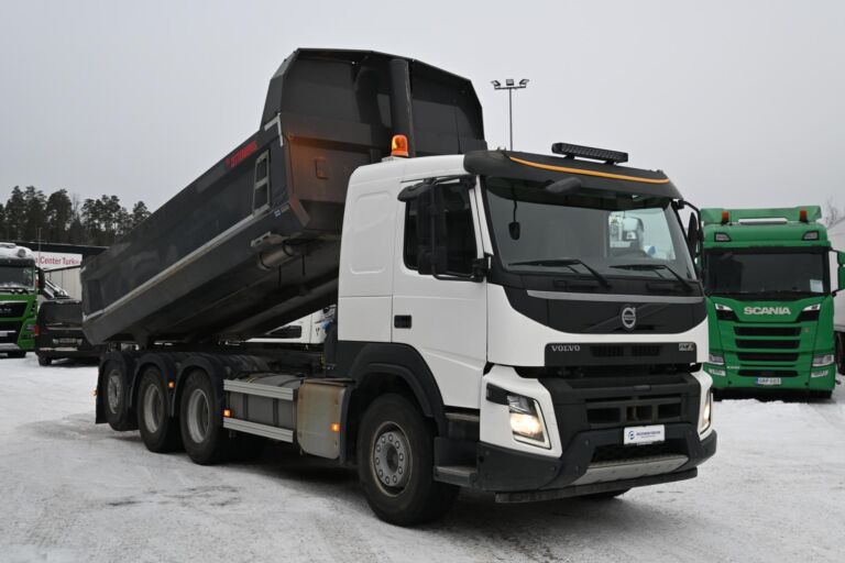 Volvo FMX500 8x4 maansiirtoauto