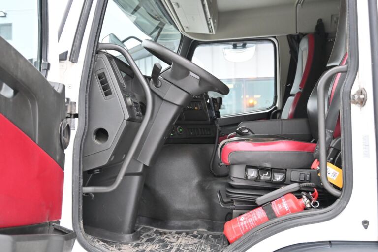 Volvo FMX500 8x4 maansiirtoauto