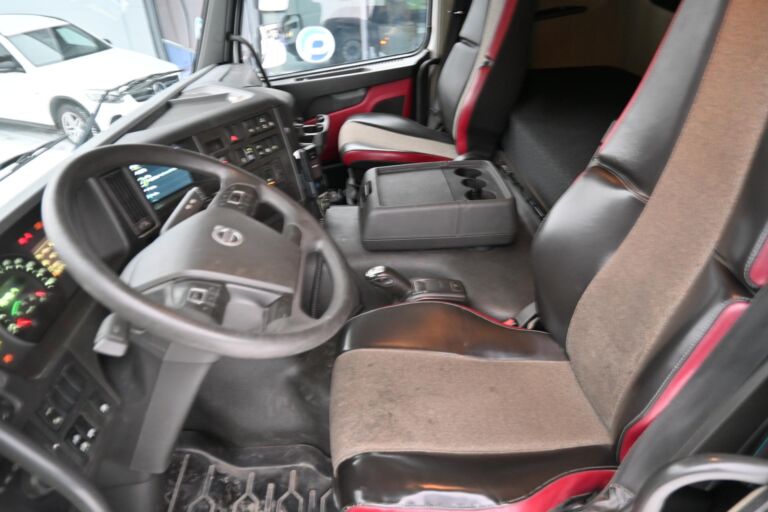 Volvo FMX500 8x4 maansiirtoauto