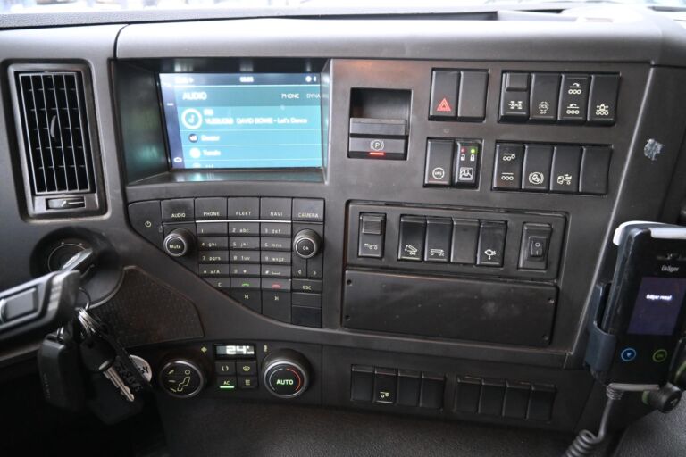 Volvo FMX500 8x4 maansiirtoauto