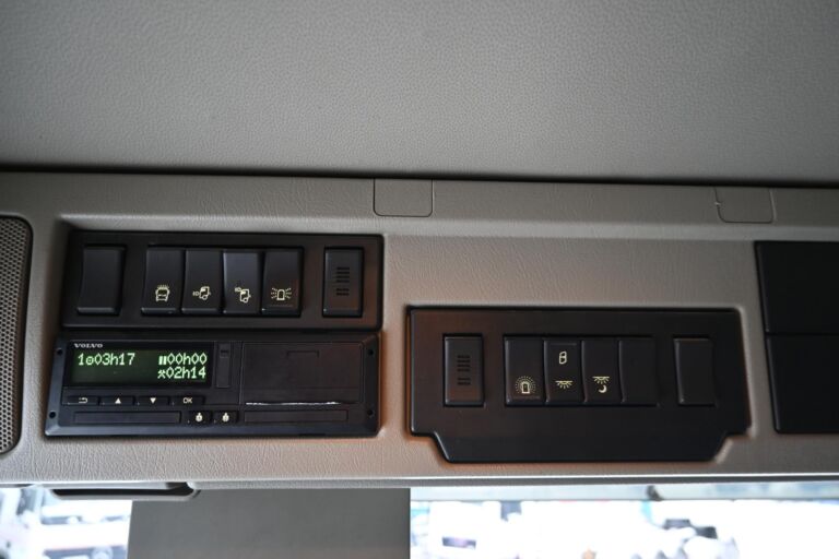 Volvo FMX500 8x4 maansiirtoauto