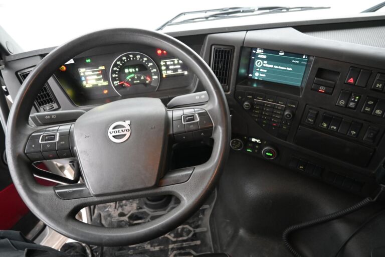 Volvo FMX500 8x4 maansiirtoauto