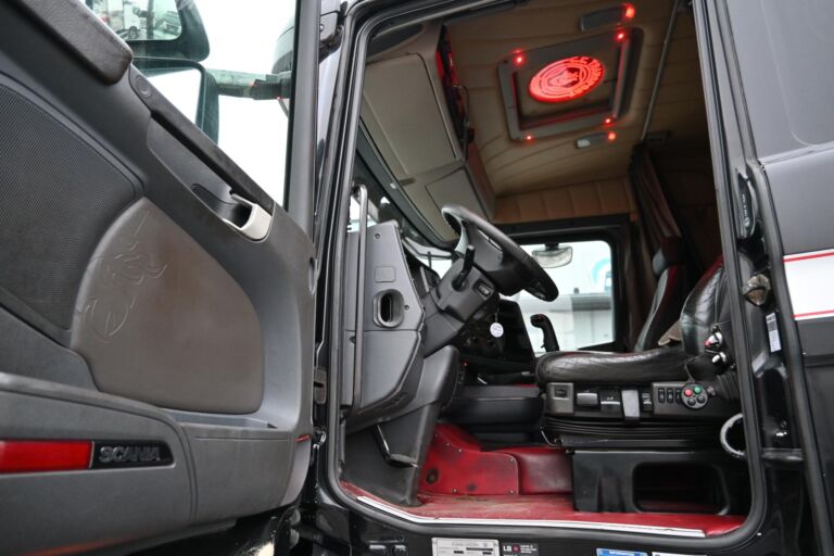 Scania R620 8x4 V8 manuaali