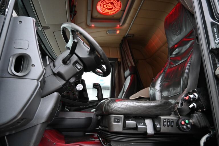 Scania R620 8x4 V8 manuaali