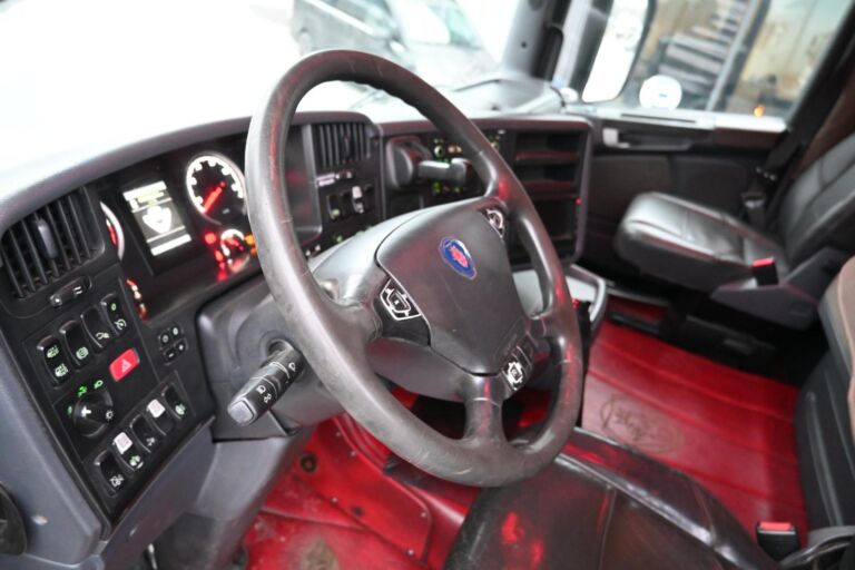 Scania R620 8x4 V8 manuaali