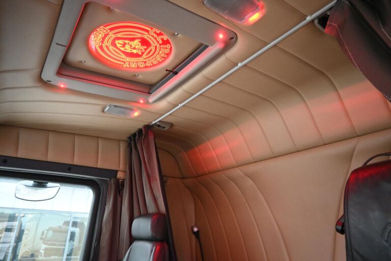 Scania R620 8x4 V8 manuaali