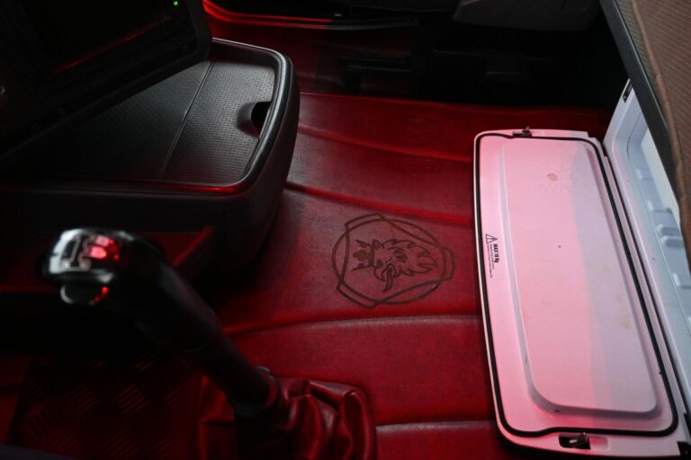 Scania R620 8x4 V8 manuaali