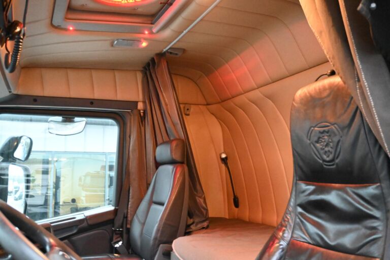 Scania R620 8x4 V8 manuaali