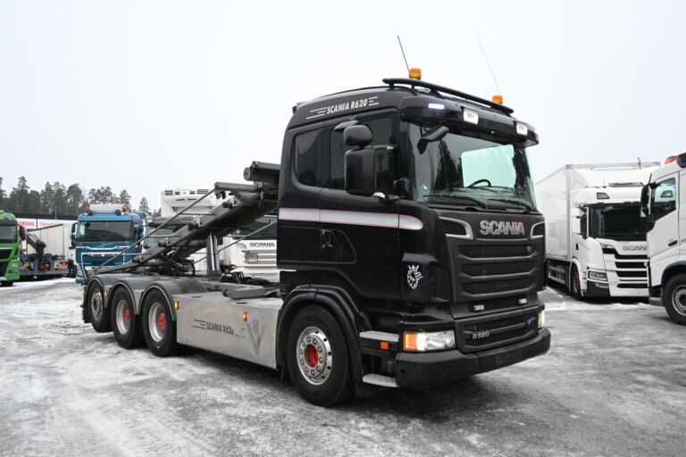Scania R620 8x4 V8 manuaali