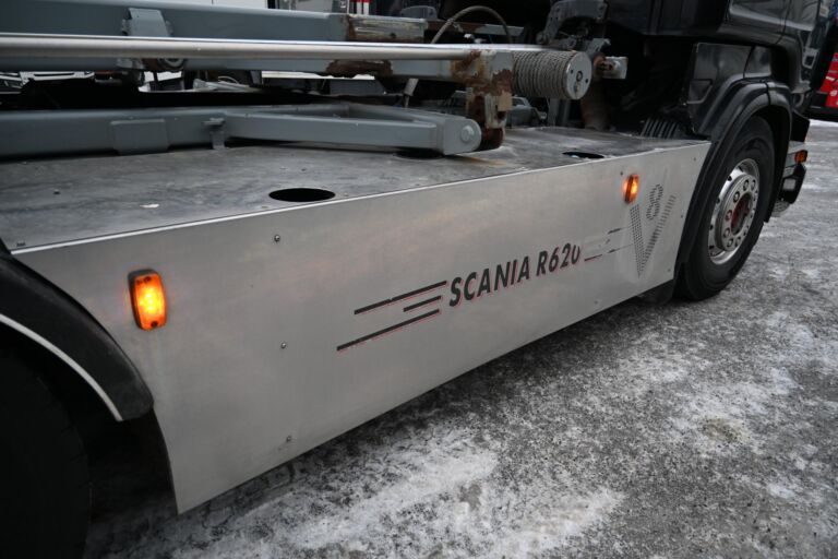 Scania R620 8x4 V8 manuaali