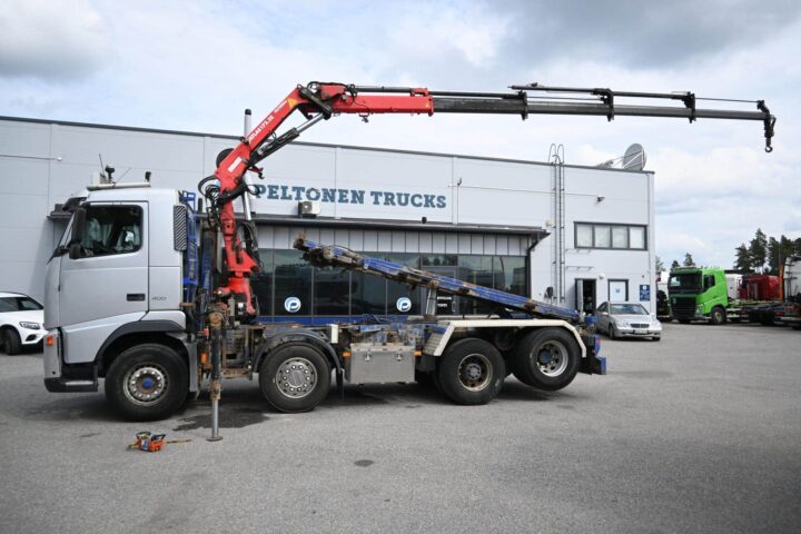 Volvo FH400 8×2 vm. 2016 nosturilla