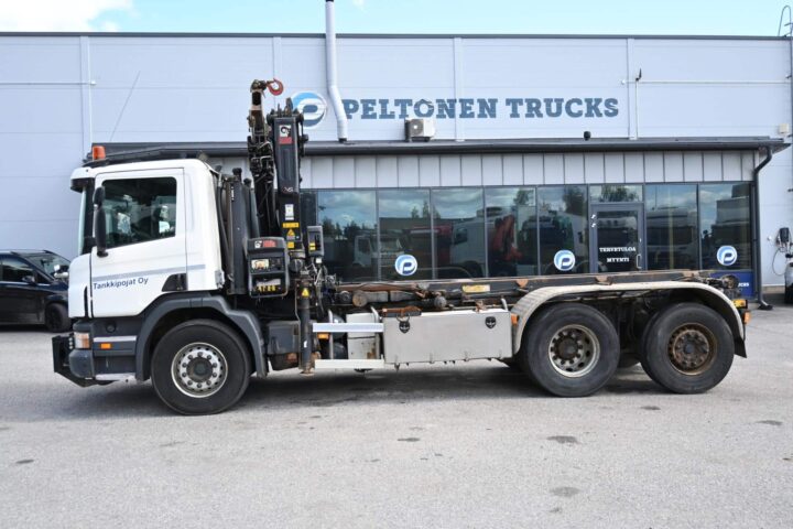 Scania P360 6×2 HIAB 122 nosturi ja vaijerilaite