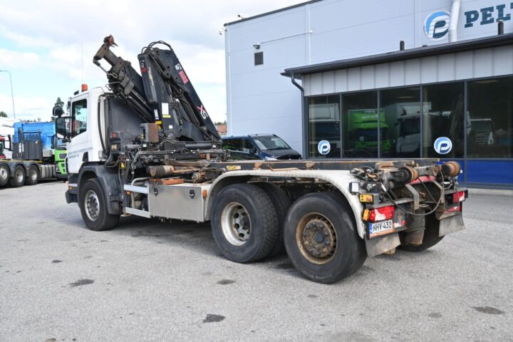 Scania P360 6×2 HIAB 122 nosturi ja vaijerilaite