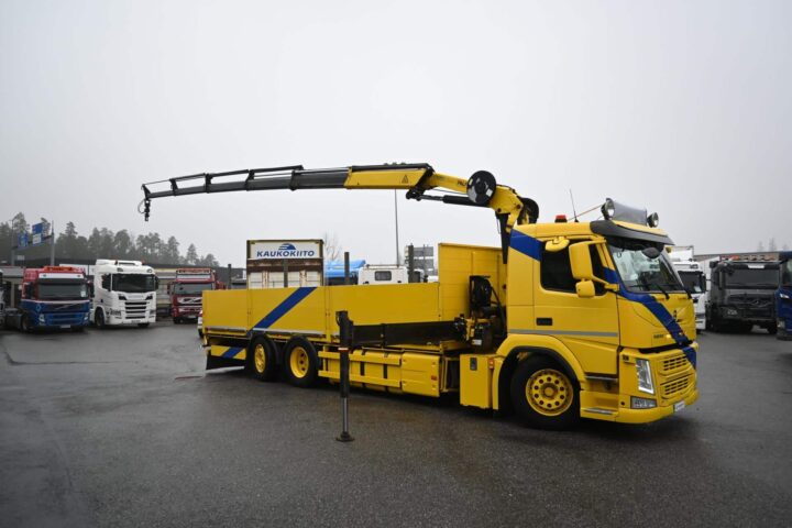 Volvo FM330 6×2*4 Palfinger PK19