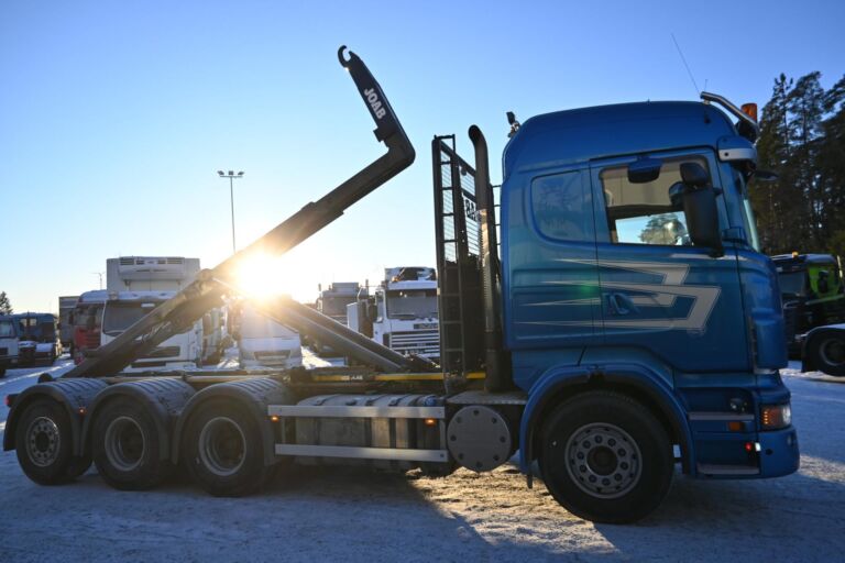 Scania R560 8x4*4 Tridem koukkuauto