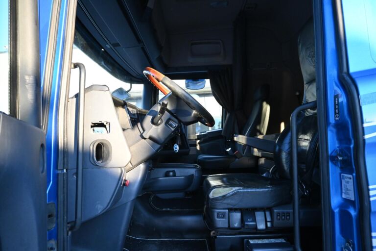 Scania R560 8x4*4 Tridem koukkuauto