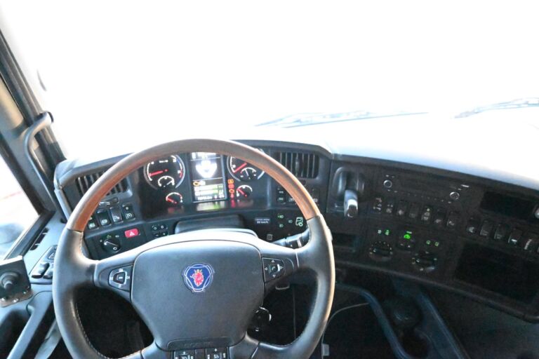 Scania R560 8x4*4 Tridem koukkuauto