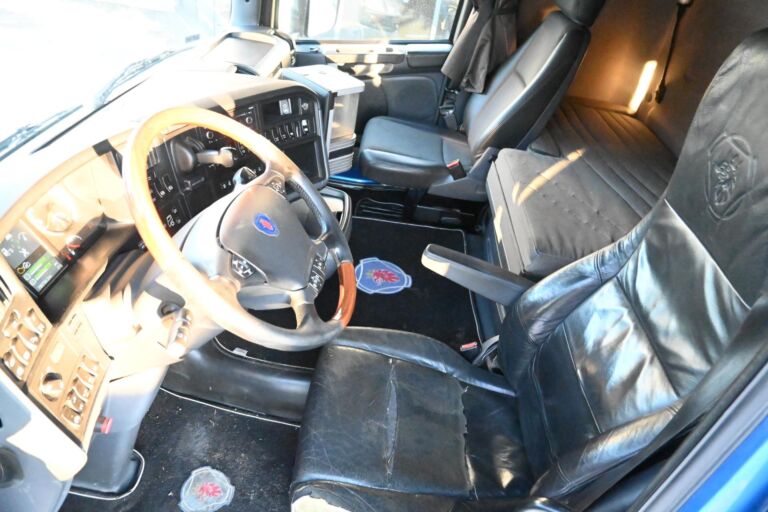 Scania R560 8x4*4 Tridem koukkuauto