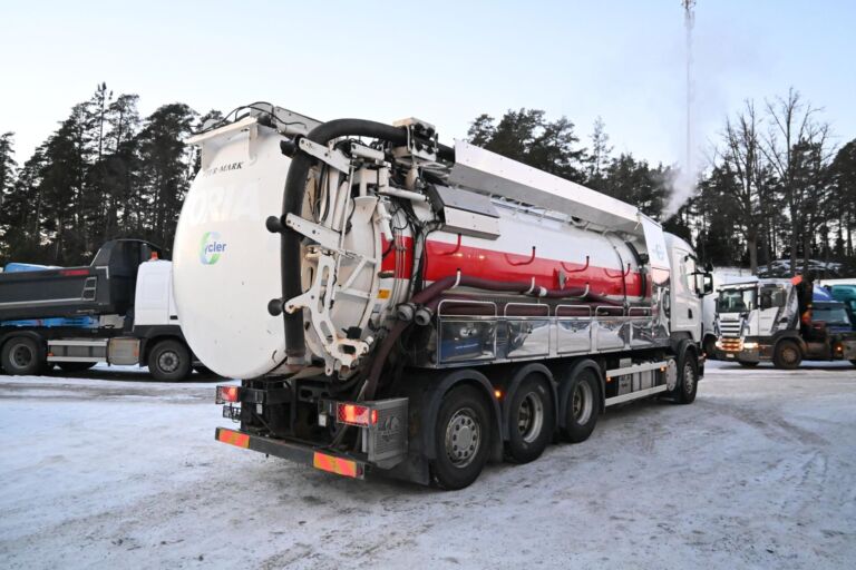 Scania R560 8x4*4 EUR-MARK