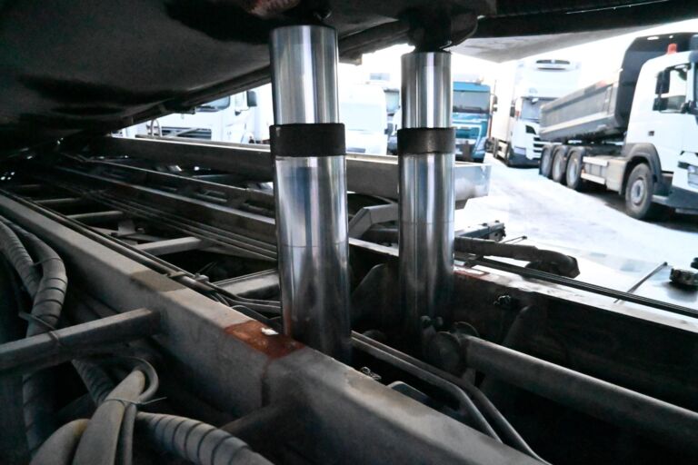 Scania R560 8x4*4 EUR-MARK