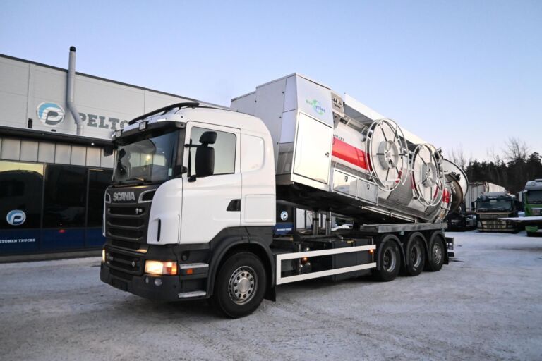 Scania R560 8x4*4 EUR-MARK