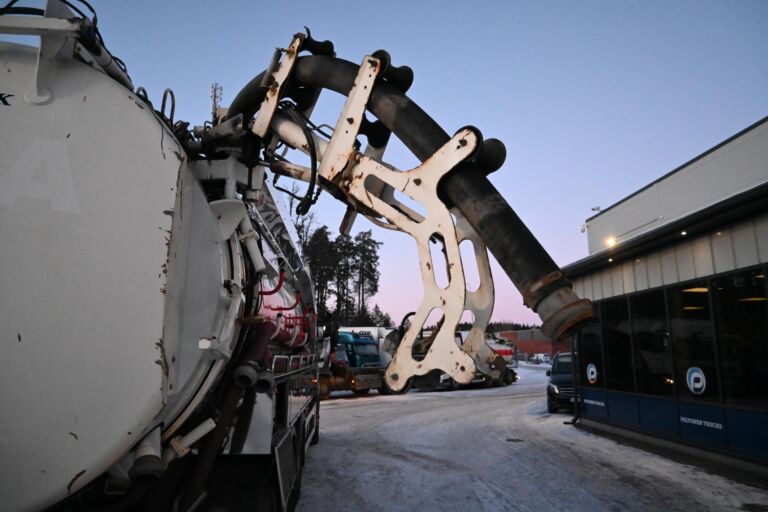 Scania R560 8x4*4 EUR-MARK