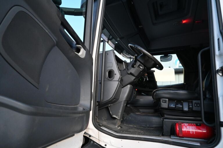 Scania R560 8x4*4 EUR-MARK