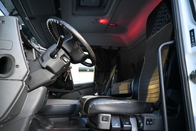 Scania R560 8x4*4 EUR-MARK