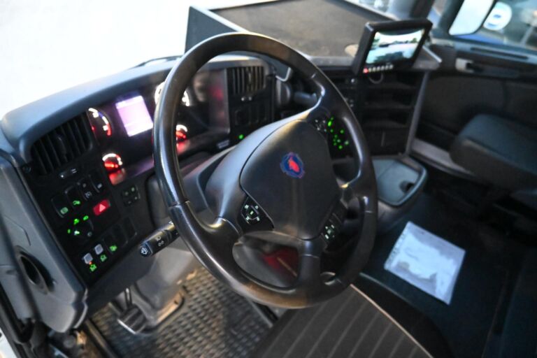 Scania R560 8x4*4 EUR-MARK