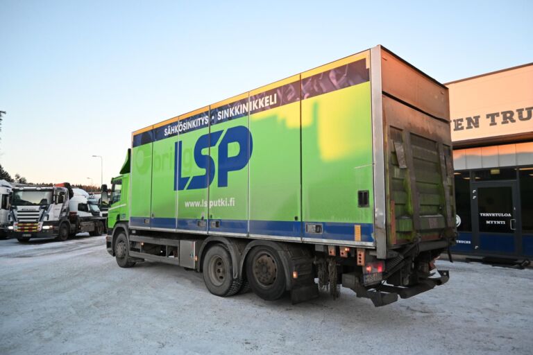 Scania P400 6x2 Sivuaukeava