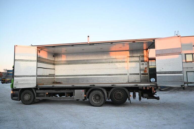 Scania P400 6x2 Sivuaukeava