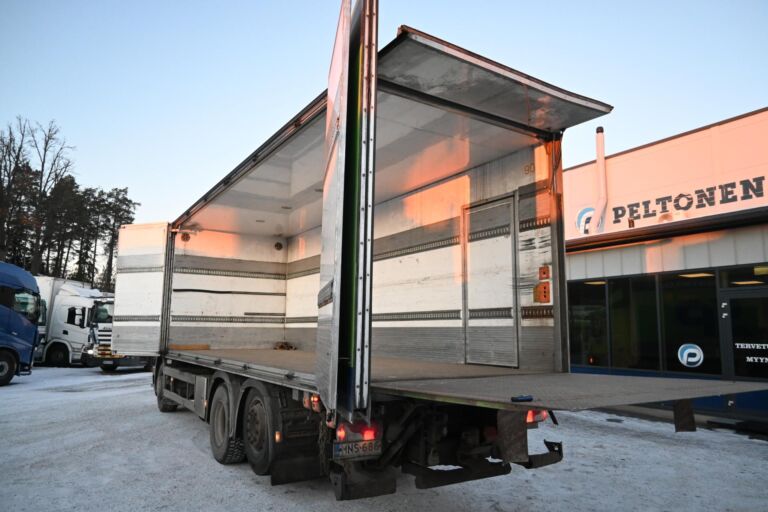 Scania P400 6x2 Sivuaukeava