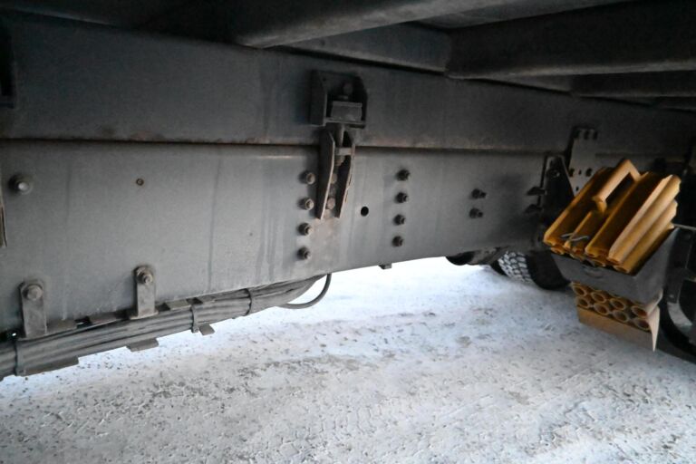 Scania P400 6x2 Sivuaukeava