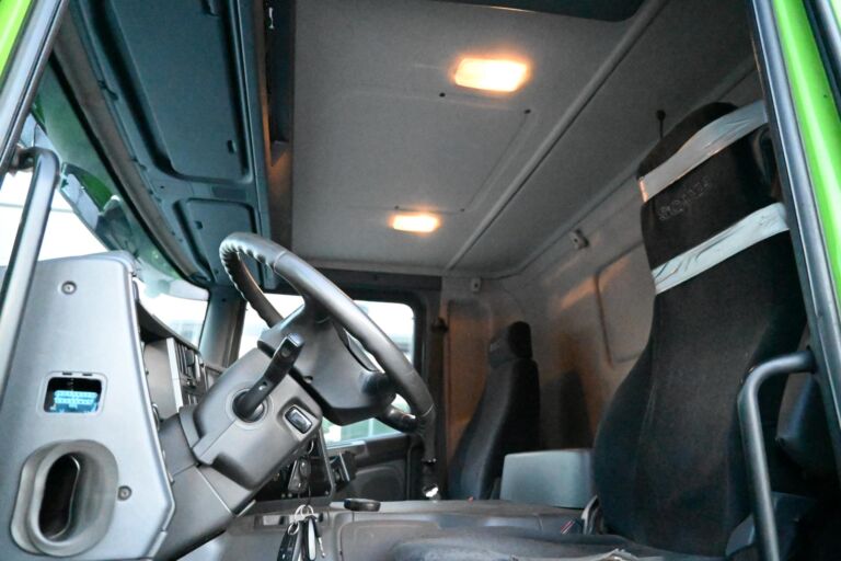 Scania P400 6x2 Sivuaukeava