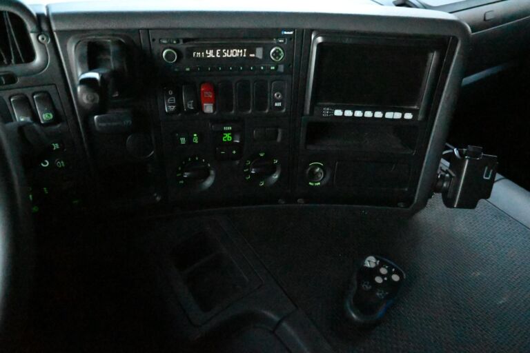 Scania P400 6x2 Sivuaukeava