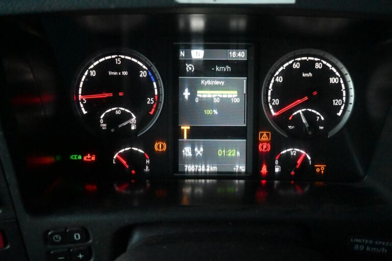 Scania P400 6x2 Sivuaukeava