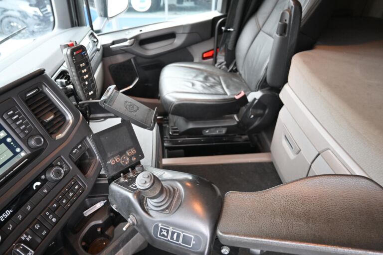 Scania R500 8x4*4 Tienhoito/Koukkuauto