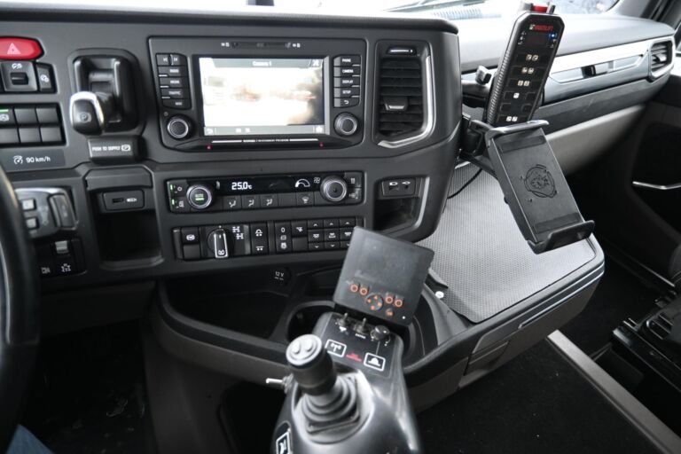 Scania R500 8x4*4 Tienhoito/Koukkuauto