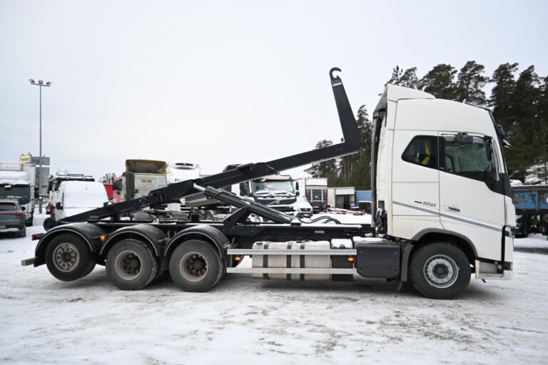 Volvo FH650 8x4*4 Tridem 7m koukkulaite